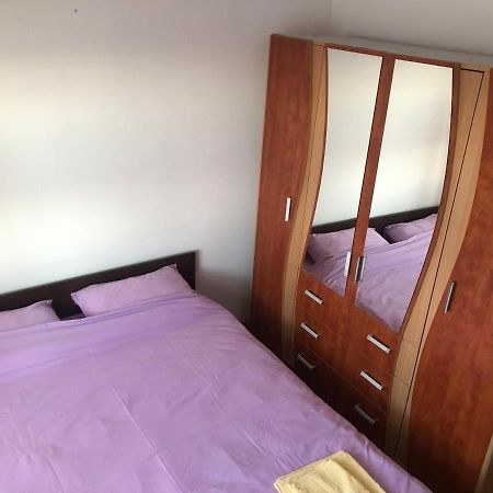 Apartament Magnolia, Piata Gorjului- Metrou Lägenhet Bukarest Exteriör bild