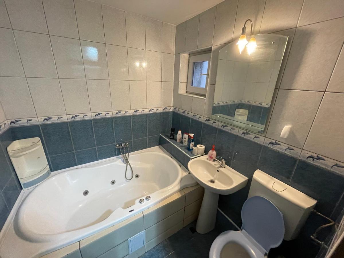 Apartament Magnolia, Piata Gorjului- Metrou Lägenhet Bukarest Exteriör bild