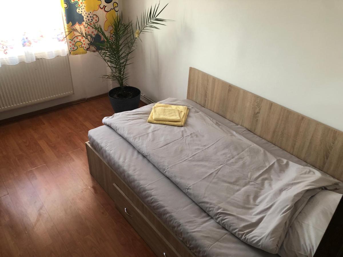 Apartament Magnolia, Piata Gorjului- Metrou Lägenhet Bukarest Exteriör bild